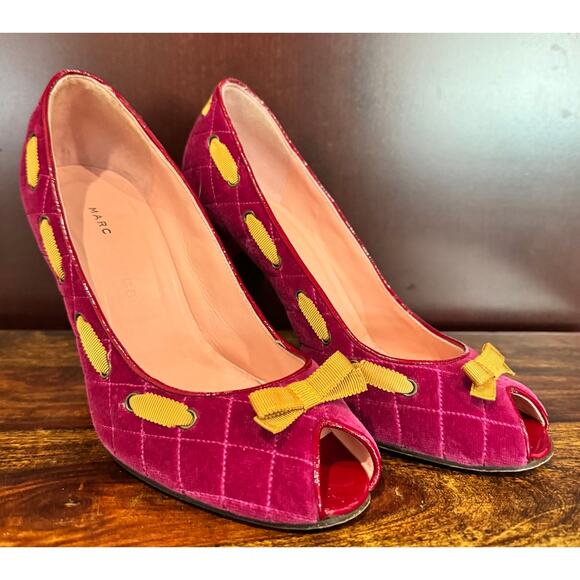 Marc by Marc Jacobs Magenta Quilted Velvet Peep Retro Toe Heels Pumps - Picture 1 of 8